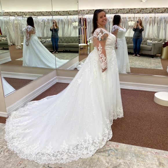 Brand new wedding dress - Picture 2 of 6